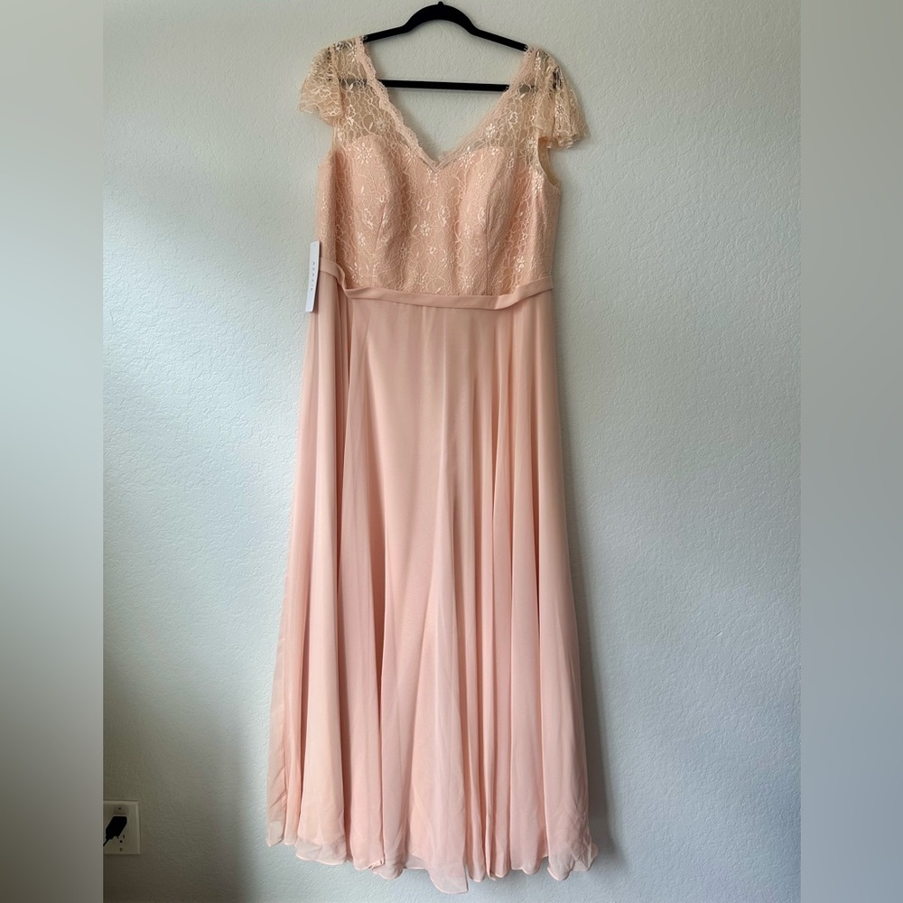 NWT Azazie Lace Dress in Pearl Pink, Size A20